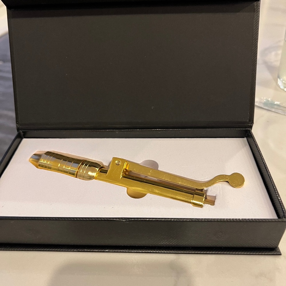 Swiss Made 0.5ml Hyaluron Pen for Wrinkle Removal and Thicker Lips Brand New